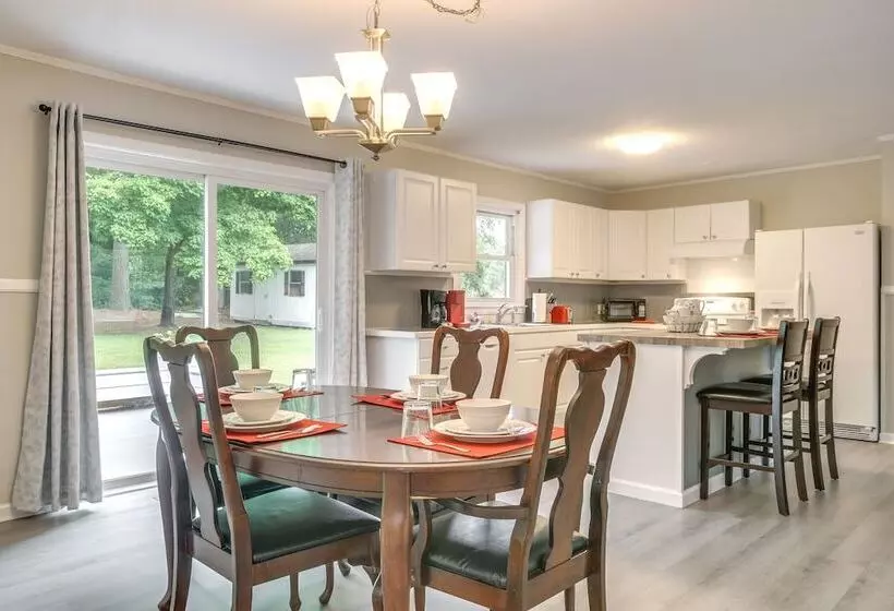 Charming Sanford Hideaway Home W/ Large Yard