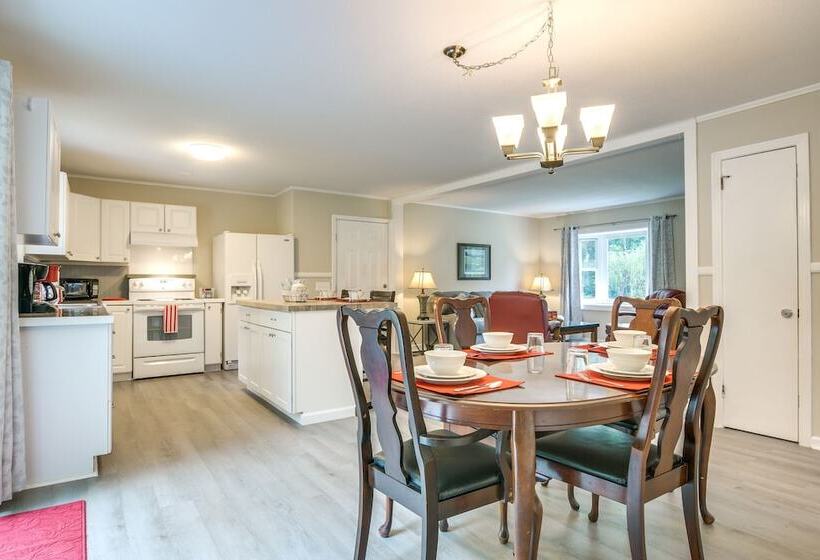 Charming Sanford Hideaway Home W/ Large Yard