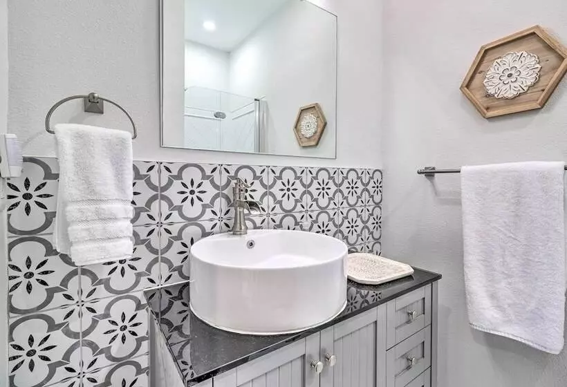 Charming Temple Home Near Hospital & College