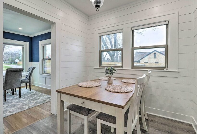 Charming Temple Home Near Hospital & College