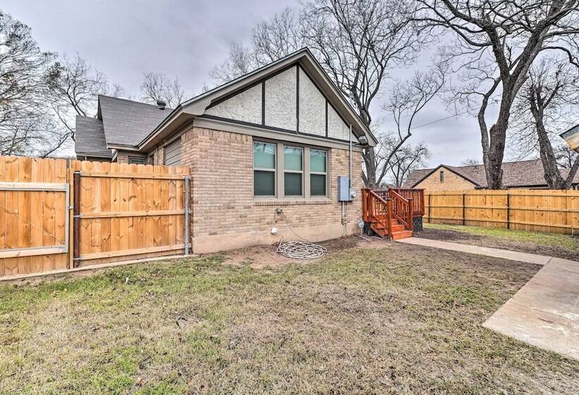 Charming Temple Home Near Hospital & College