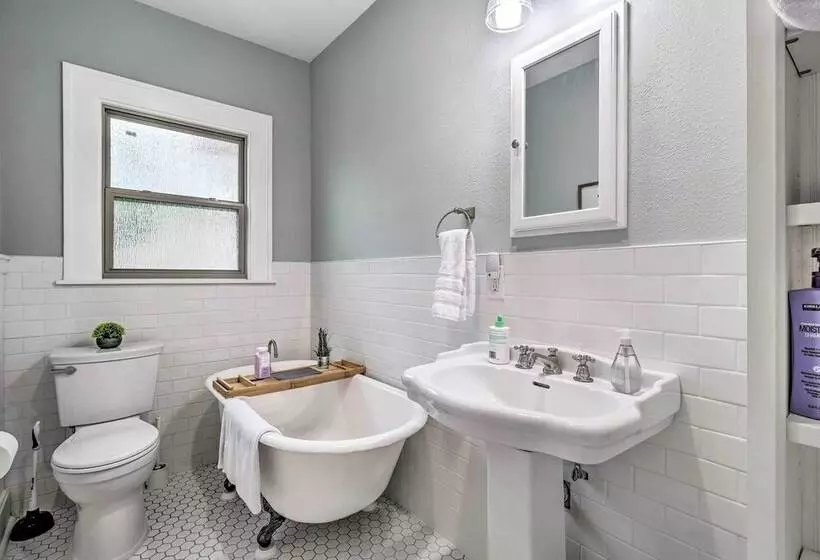Charming Temple Home Near Hospital & College