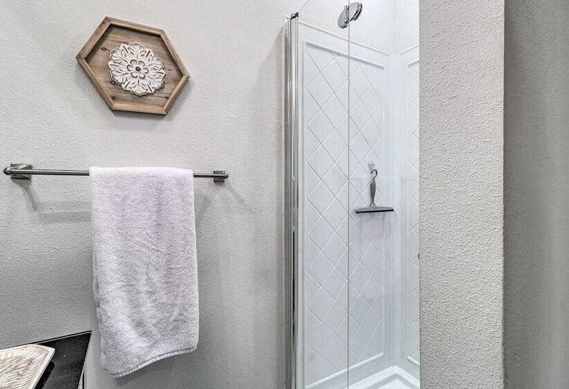 Charming Temple Home Near Hospital & College