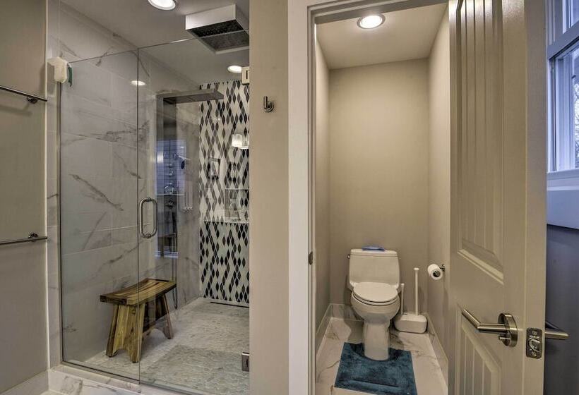 Chic, Central Downtown Duplex ~ 1 Mile To Duke!