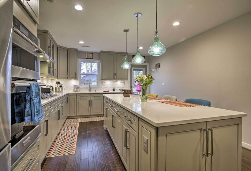 Chic, Central Downtown Duplex ~ 1 Mile To Duke!