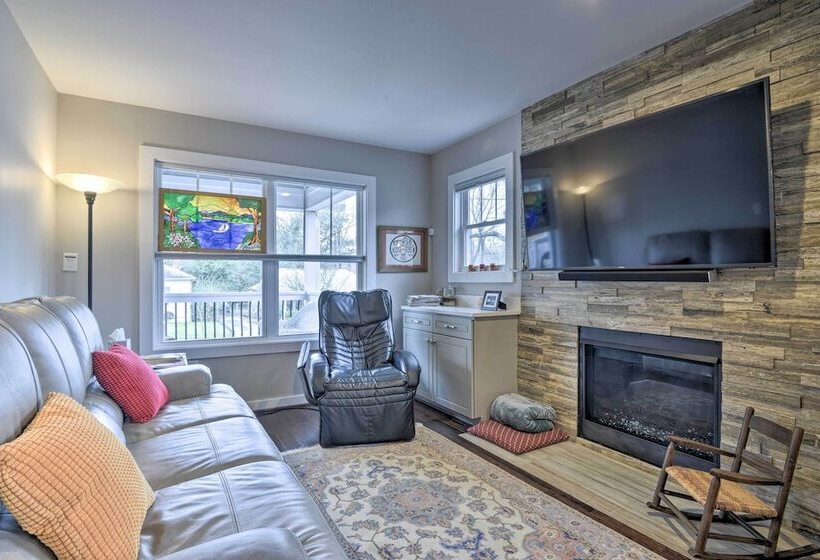 Chic, Central Downtown Duplex ~ 1 Mile To Duke!