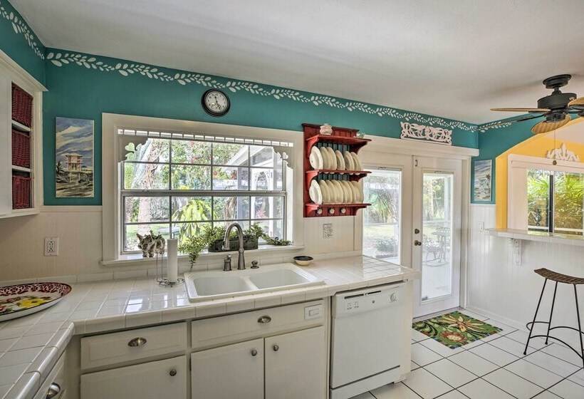 Cape Coral Home W/ Yard < 1 Mi To Dtwn!