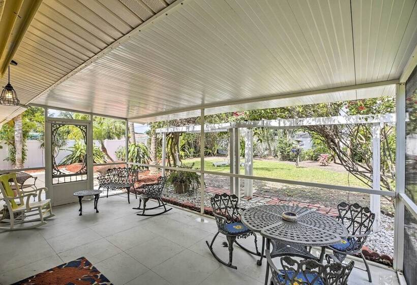 Cape Coral Home W/ Yard < 1 Mi To Dtwn!