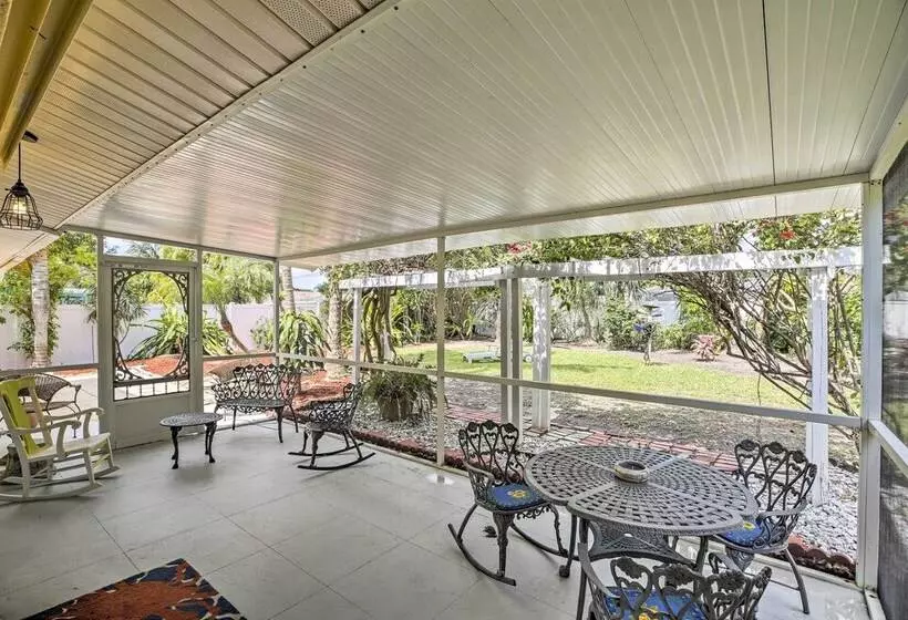 Cape Coral Home W/ Yard < 1 Mi To Dtwn!