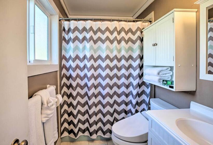 Exquisite Oceanside House W/ Pacific Views & Deck!