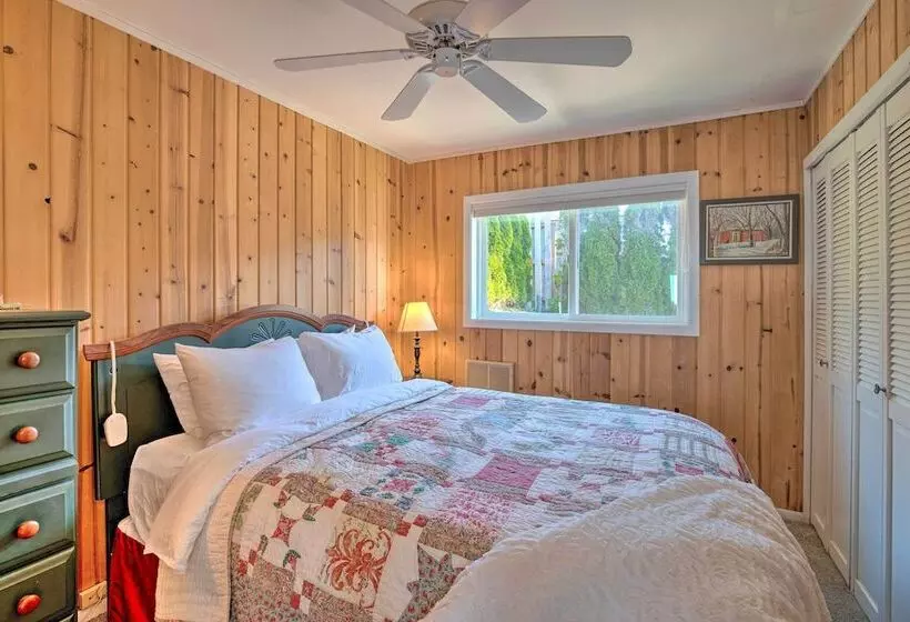 Exquisite Oceanside House W/ Pacific Views & Deck!