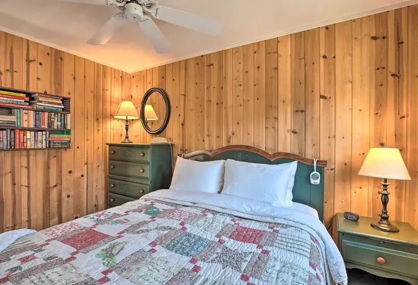 Exquisite Oceanside House W/ Pacific Views & Deck!