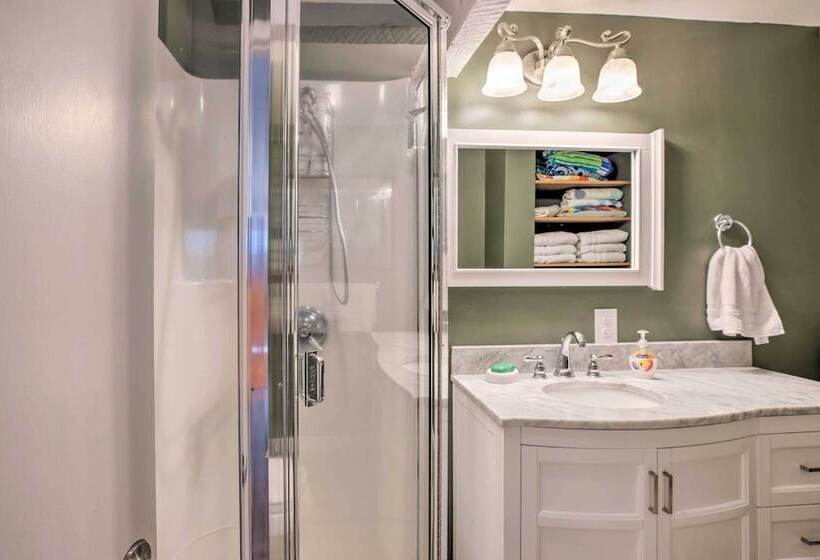 Exquisite Oceanside House W/ Pacific Views & Deck!