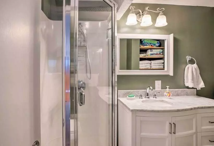 Exquisite Oceanside House W/ Pacific Views & Deck!