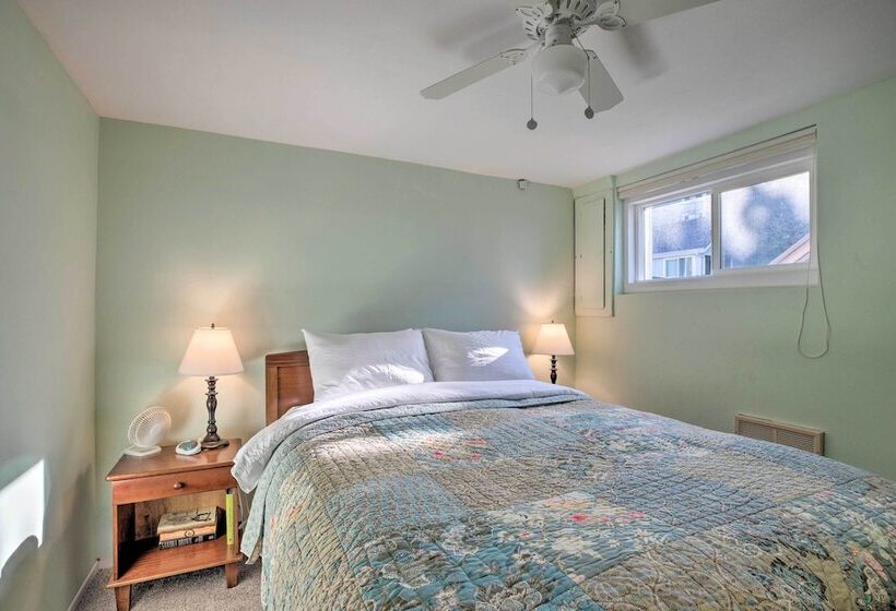 Exquisite Oceanside House W/ Pacific Views & Deck!