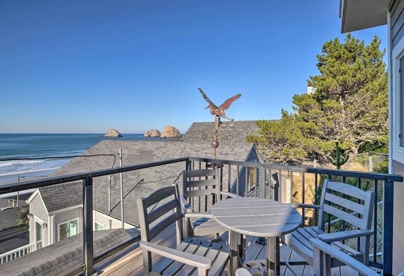 Exquisite Oceanside House W/ Pacific Views & Deck!