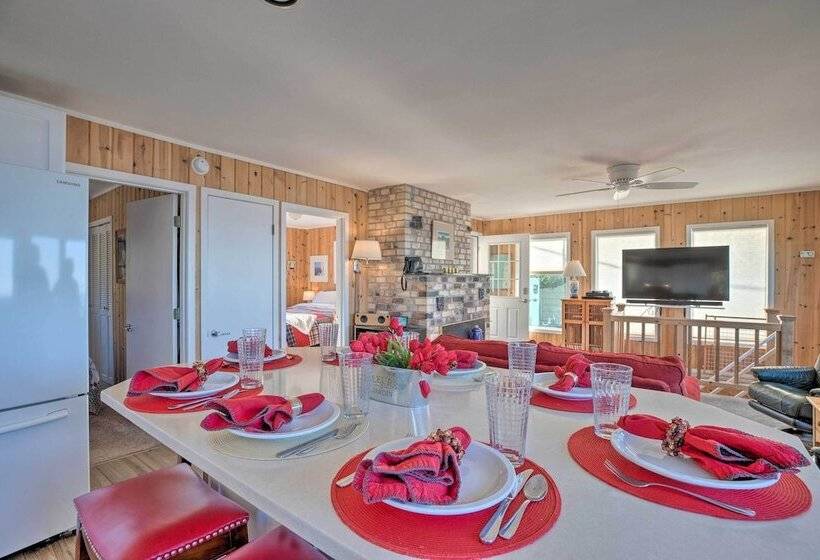 Exquisite Oceanside House W/ Pacific Views & Deck!