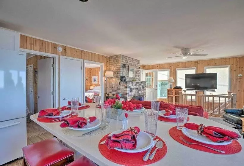 Exquisite Oceanside House W/ Pacific Views & Deck!