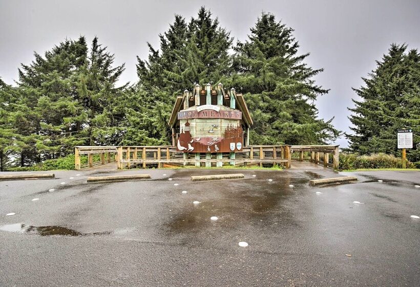 Exquisite Oceanside House W/ Pacific Views & Deck!