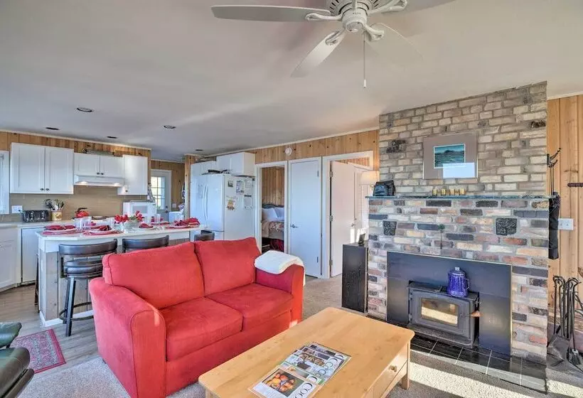 Exquisite Oceanside House W/ Pacific Views & Deck!