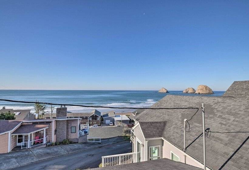 Exquisite Oceanside House W/ Pacific Views & Deck!