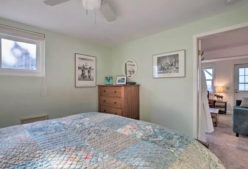 Exquisite Oceanside House W/ Pacific Views & Deck!