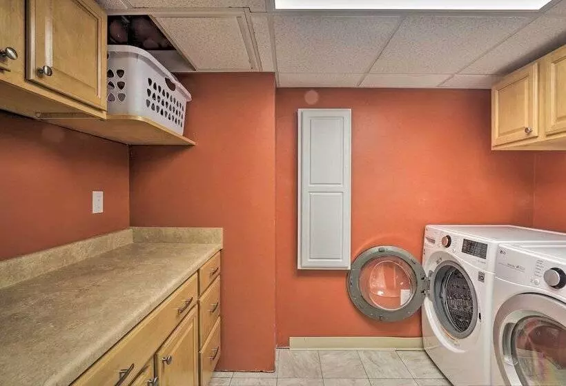 Family Friendly Woodbury Home With Yard + Deck!