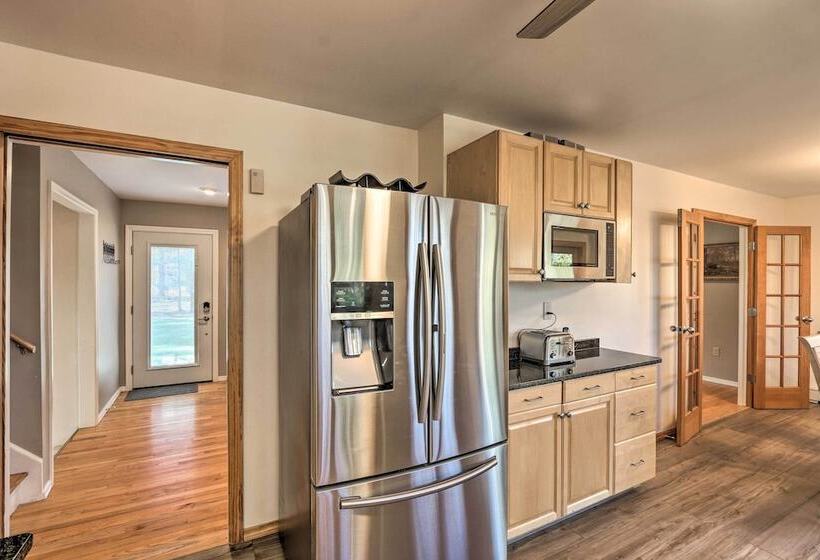 Family Friendly Woodbury Home With Yard + Deck!