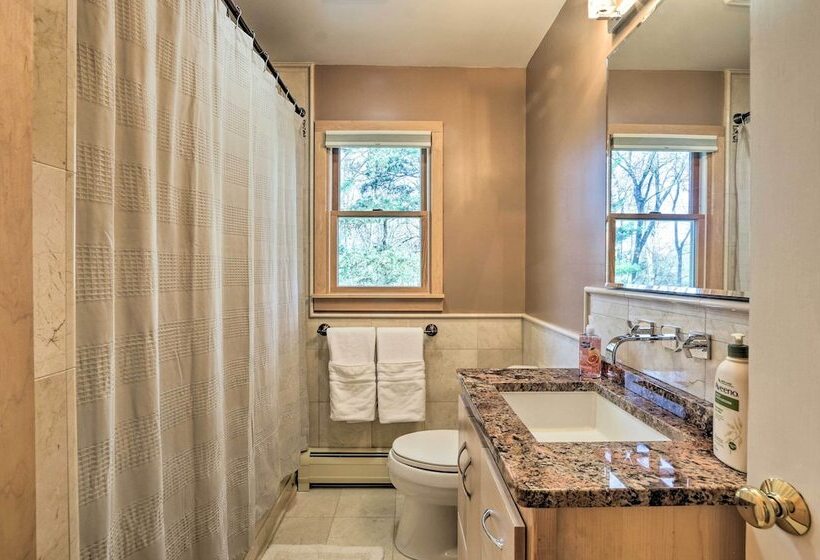 Family Friendly Woodbury Home With Yard + Deck!