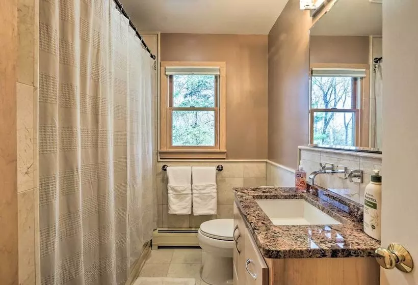 Family Friendly Woodbury Home With Yard + Deck!