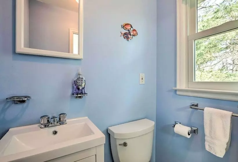 Family Friendly Woodbury Home With Yard + Deck!