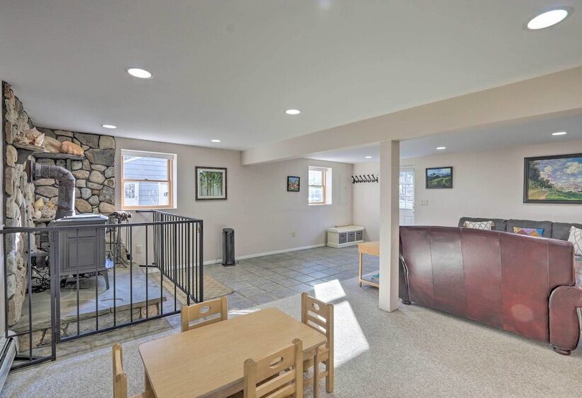 Family Friendly Woodbury Home With Yard + Deck!