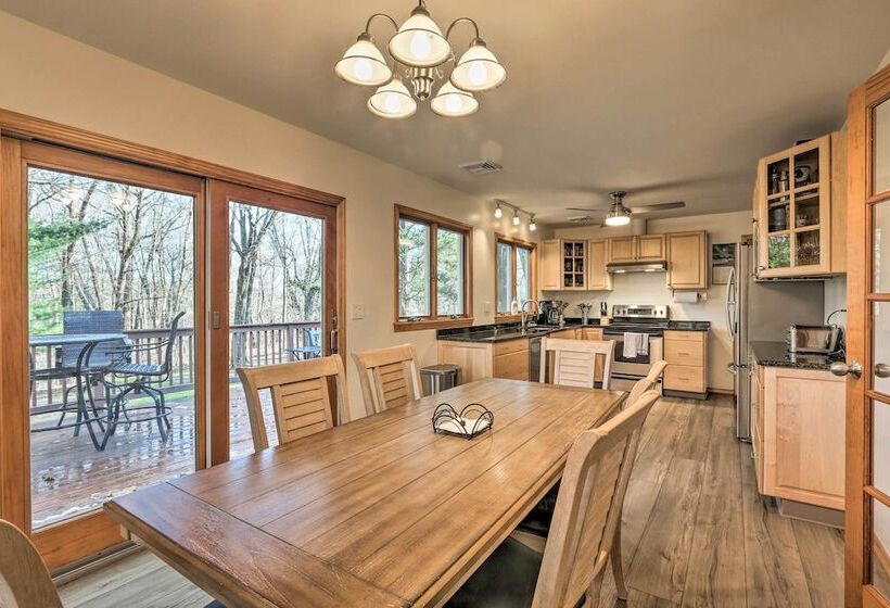 Family Friendly Woodbury Home With Yard + Deck!