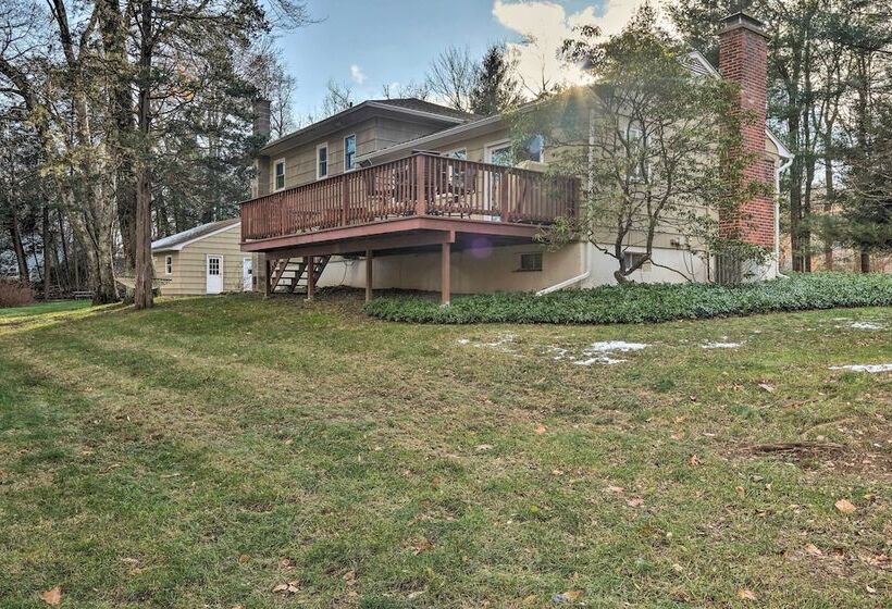 Family Friendly Woodbury Home With Yard + Deck!