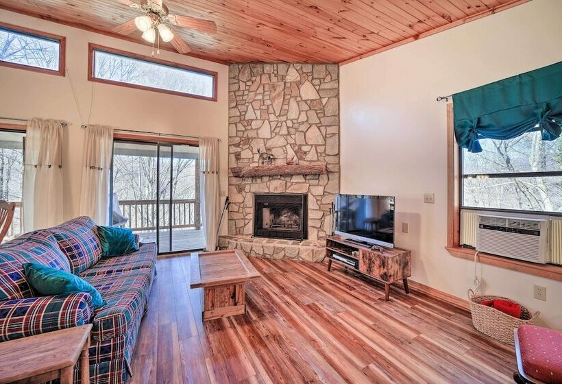 Gorgeous, Sundappled Maggie Valley Cabin