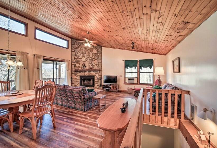 Gorgeous, Sundappled Maggie Valley Cabin