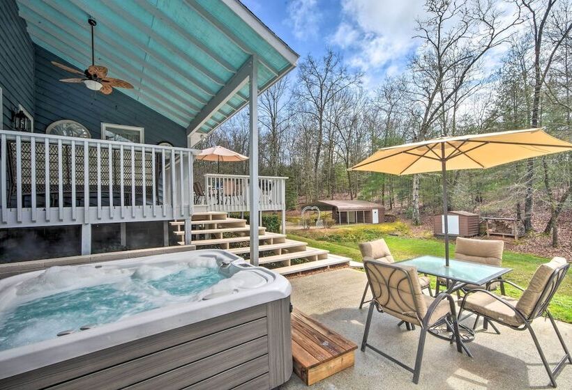 Private Pool, Hot Tub & Yard: Serene Murphy Home