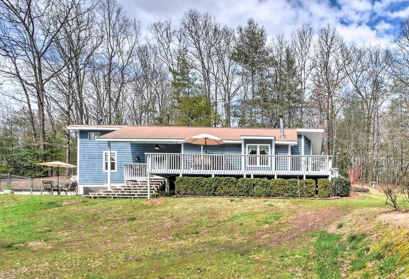 Private Pool, Hot Tub & Yard: Serene Murphy Home