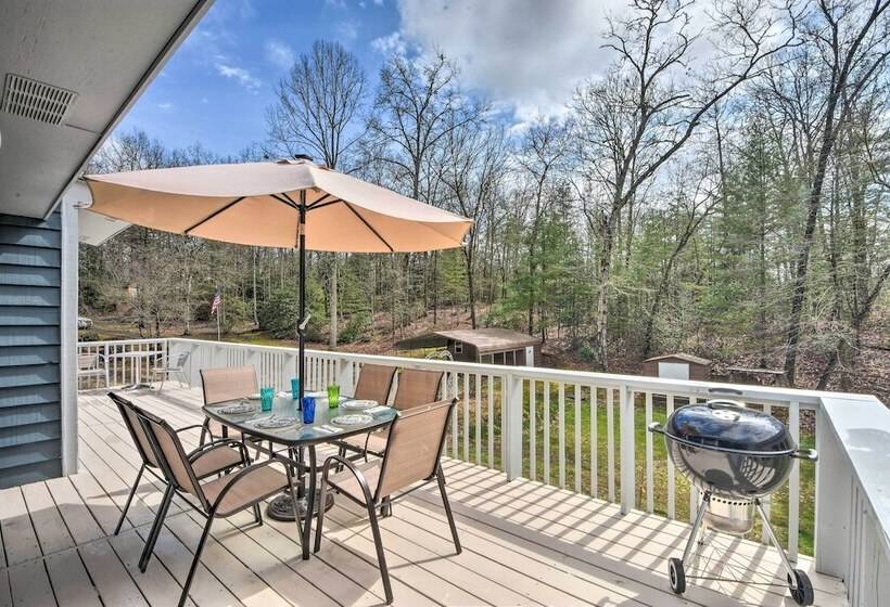 Private Pool, Hot Tub & Yard: Serene Murphy Home