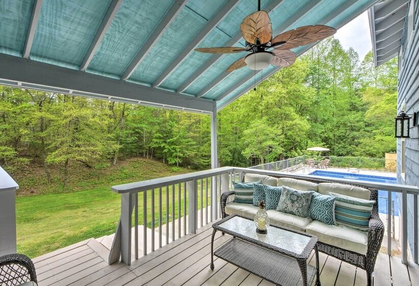 Private Pool, Hot Tub & Yard: Serene Murphy Home