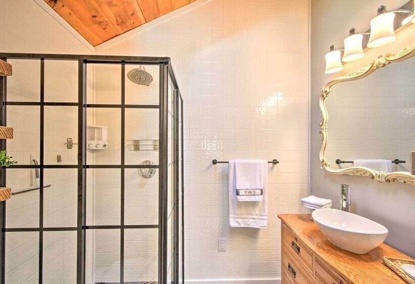 Private Pool, Hot Tub & Yard: Serene Murphy Home