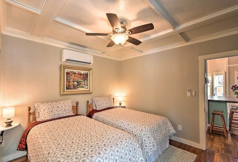 Private Pool, Hot Tub & Yard: Serene Murphy Home