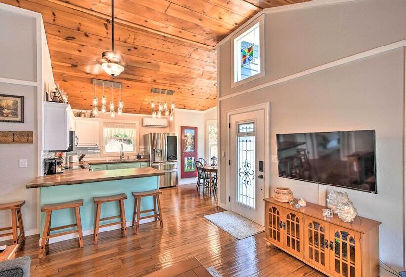 Private Pool, Hot Tub & Yard: Serene Murphy Home