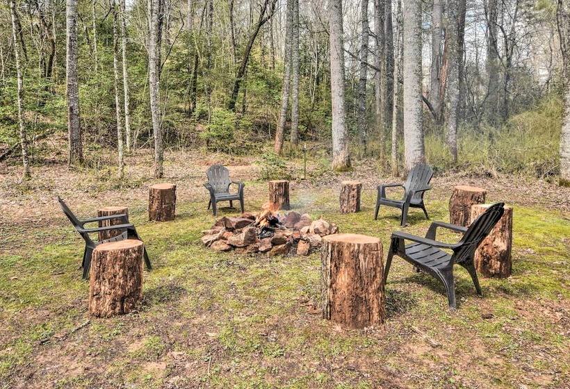 Private Pool, Hot Tub & Yard: Serene Murphy Home