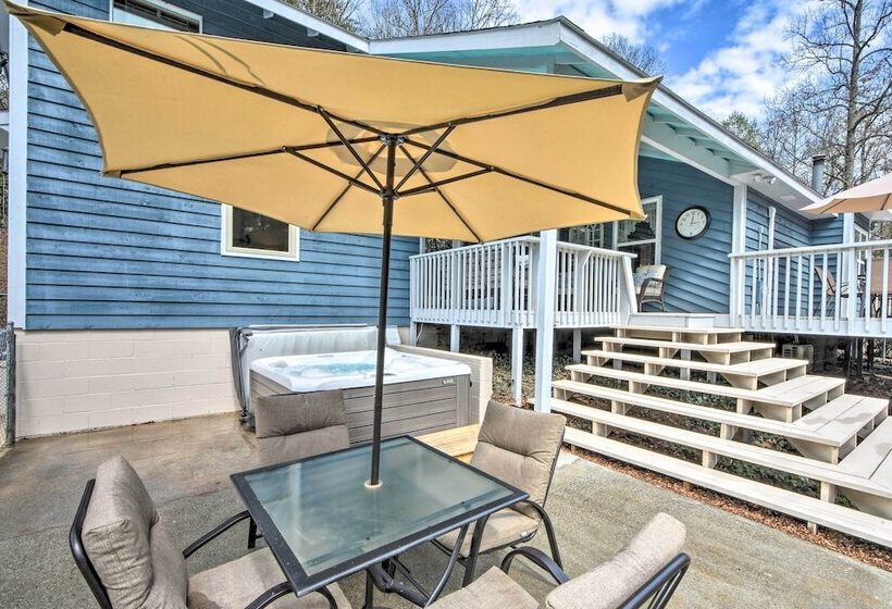 Private Pool, Hot Tub & Yard: Serene Murphy Home