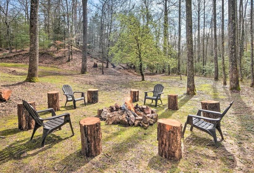 Private Pool, Hot Tub & Yard: Serene Murphy Home