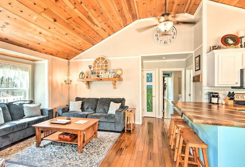 Private Pool, Hot Tub & Yard: Serene Murphy Home