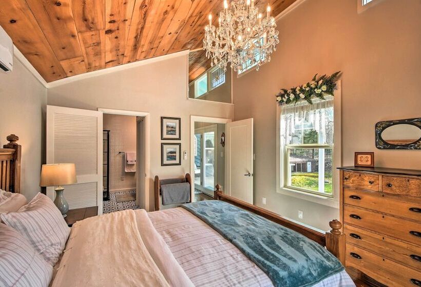 Private Pool, Hot Tub & Yard: Serene Murphy Home