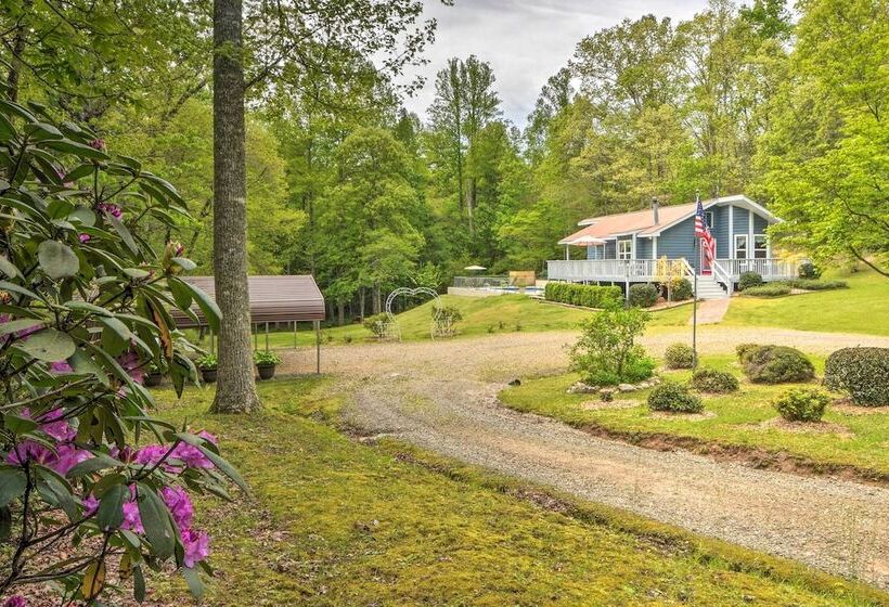 Private Pool, Hot Tub & Yard: Serene Murphy Home