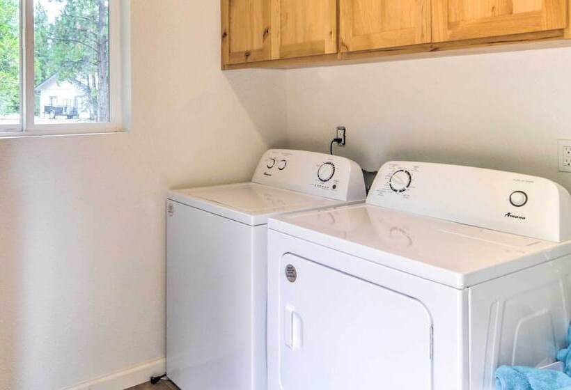 Home With Hot Tub ~ 1/2 Mile To Boat Launch!